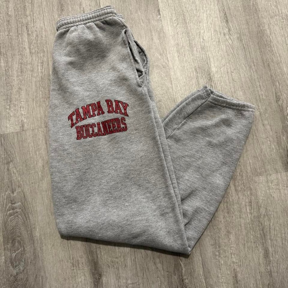Vintage NFL Tampa Bay Buccaneers Adult Small Gray Sweatpants Joggers